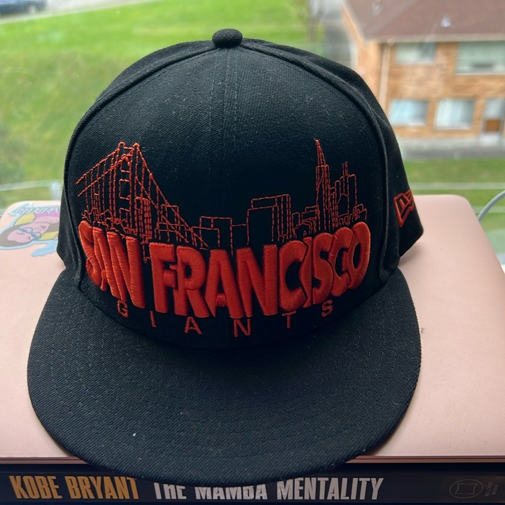 San Francisco Giants New Era Official “SF Skyline” Hat Excellent Condition 7 1/4